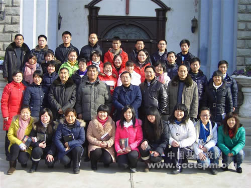 洛阳市基督教两会负责同工看望河南神学院洛阳籍神学生