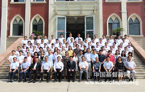 1、江苏-江苏神学院2019届毕业典礼-毕业班合影-葛大威_副本.jpg