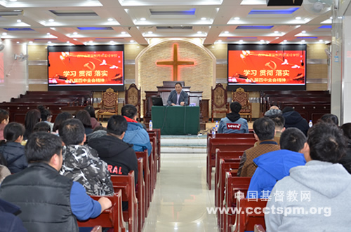 刘兴刚牧师在讲座中以丁光训主教所言的"神学是教会在思考"为起点