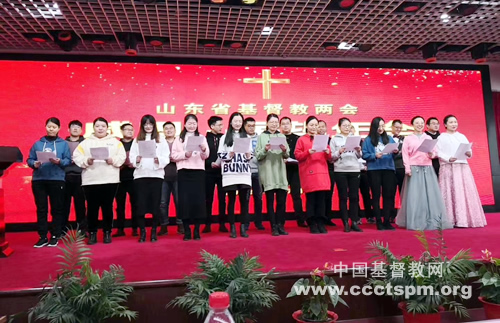 年会”照片3.jpg
