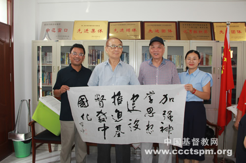 j举行书画交流笔会照片4.jpg