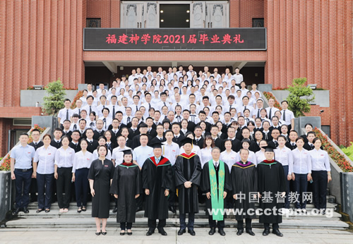 圣乐颂合唱团为典礼献唱《神的羔羊》《愿上帝看顾保守你》.