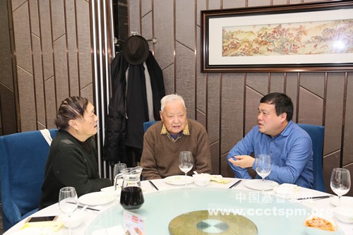 慰问送暖，相聚话恩
