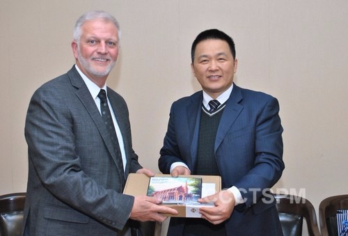 在无声的世界为主发光