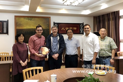 美国“中国伙伴”访问重庆教会