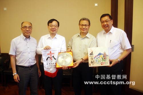 基督教香港崇真会代表团一行访问我会