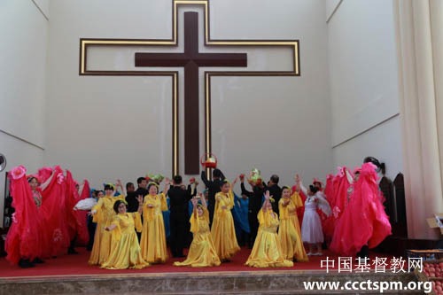 歌颂主恩 欢呼收割