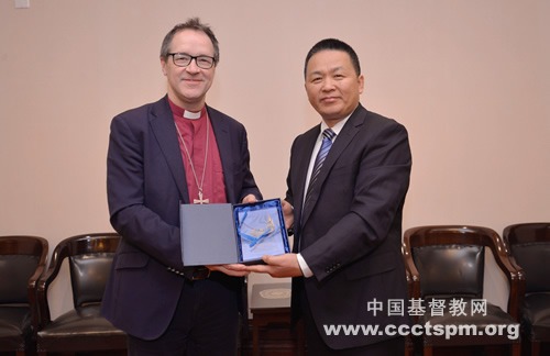 单渭祥牧师接待英国圣经公会一行来访