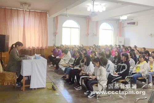 陕西圣经学校全体师生学习全国人大、政协会议精神