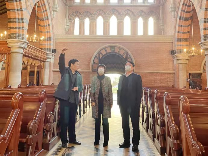 上海市黄浦区委常委、统战部部长卢正检查基督教圣三一堂登记开放阶段工作推进情况