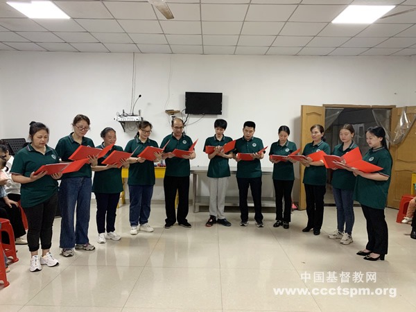 江西圣经学校举行“和谐·合一”生日感恩团契活动