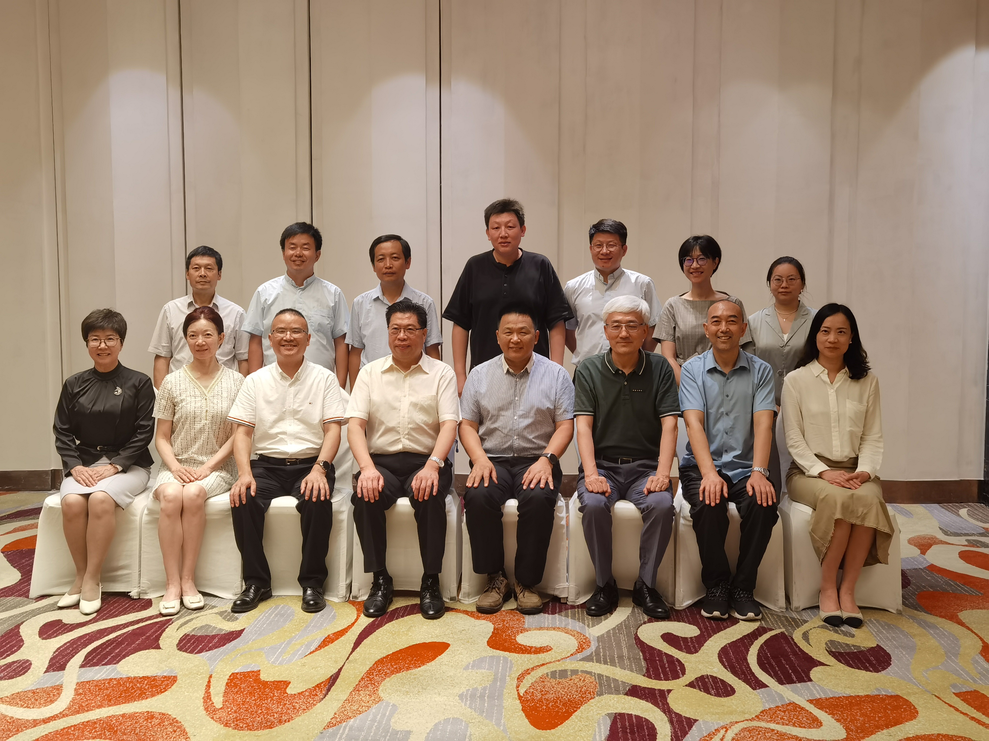 认识时代 紧跟时代