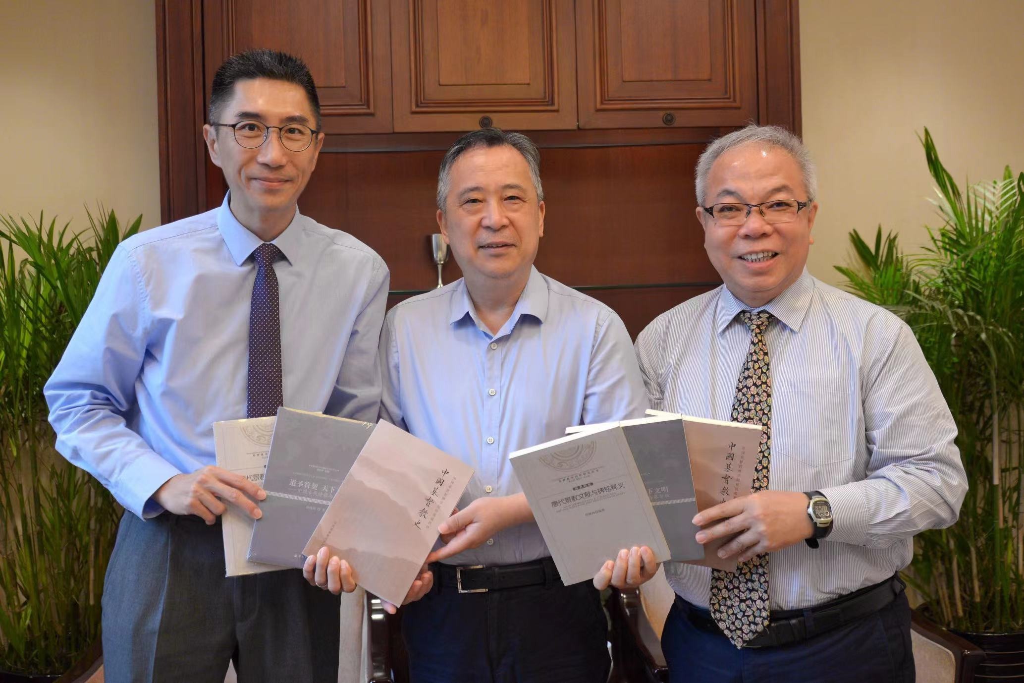 徐晓鸿牧师接待香港福音证主协会总干事一行