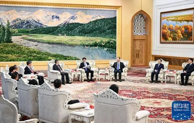 （时政）王沪宁会见中国基督教第十一次代表会议代表
