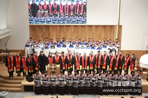 泸州市合江县基督教举行圣职按立与献堂典礼