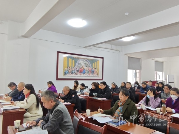 湖北省基督教两会召开“全面从严治教”学习会