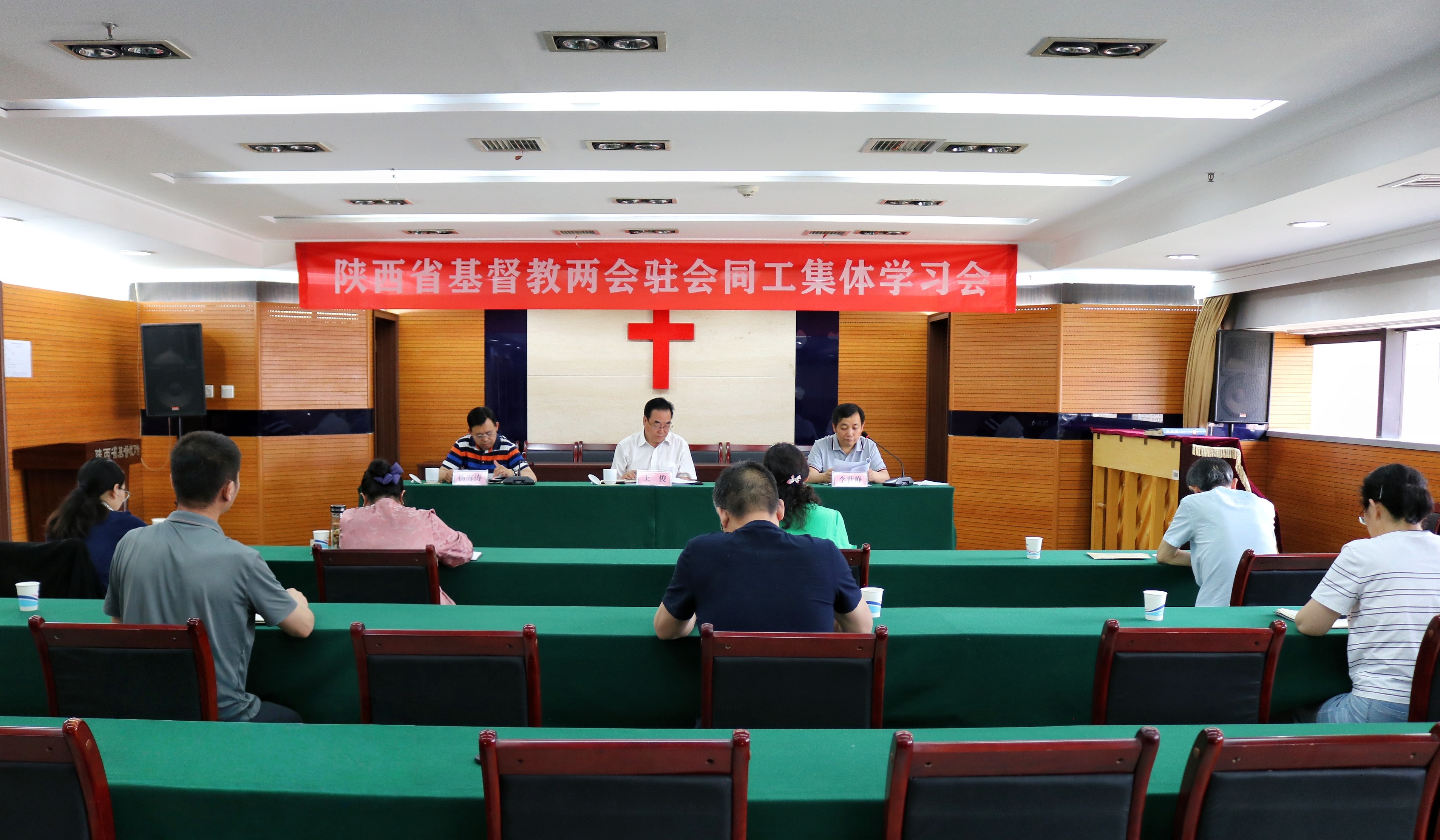 坚持法治引领，弘扬爱国精神