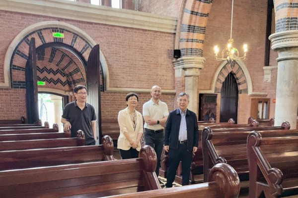 上海市黄浦区委统战部拜访基督教全国两会，走访圣三一堂