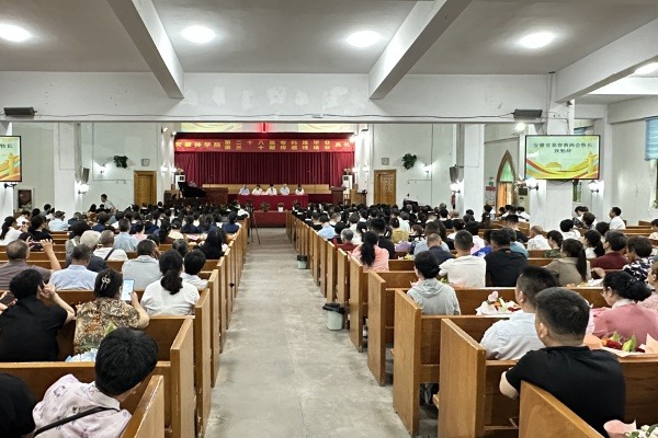 安徽神学院举行差遣礼拜和毕（结）业典礼