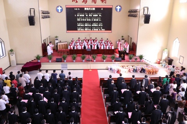 江西圣经学校举行2025届毕业感恩礼拜暨毕业典礼