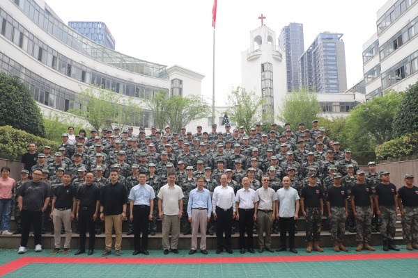 浙江神学院举行2025年秋季学期开学礼拜暨纪念中国人民抗日战争暨世界反法西斯战争胜利80周年国防教育军训汇报会