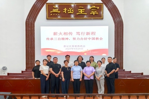 不忘初心，逐光而行