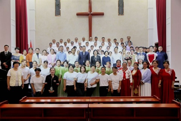 山东神学院举行2025年国庆节联欢晚会