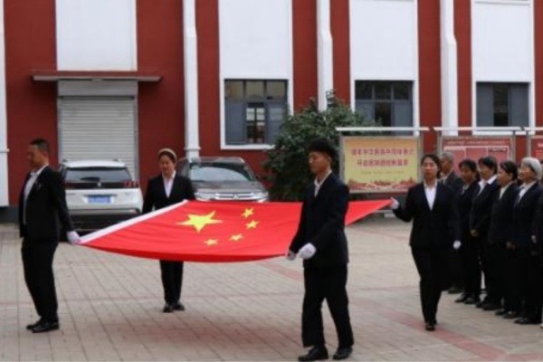 厚植爱国情 永铸中国红