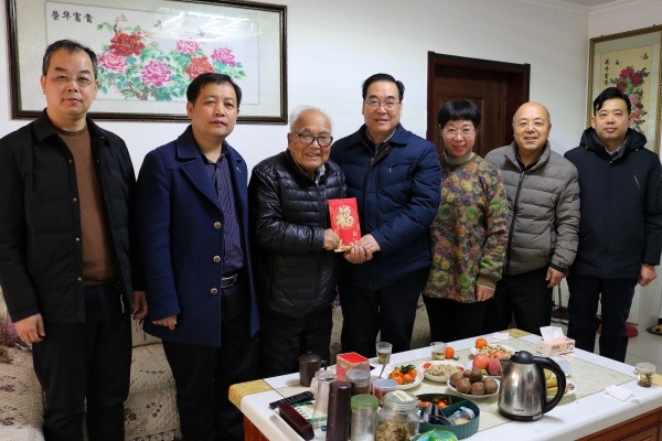 陕西省基督教两会走访慰问基层教牧同工