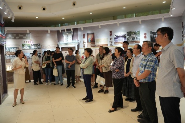 基督教全国两会组织参观上海宗教界中华优秀传统文化周主题展