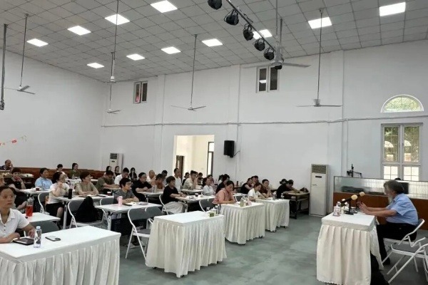 深耕神学教义 厚植家国情怀