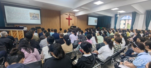 学法明心 铸牢共同体意识