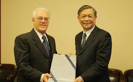 联合圣经公会访问团一行访问中国基督教两会