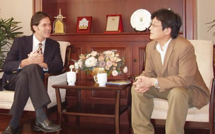 美国基督教广播电视网客人访问中国基督教两会