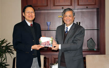 新加坡三一神学院院长一行访问中国基督教两会