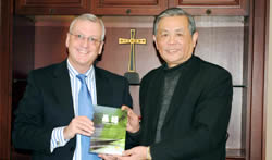 美国Biblica国际总裁一行访问中国基督教两会
