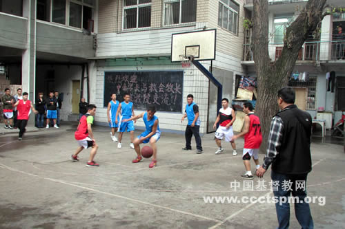 中南神学院、郑州市基督教两会举行联谊篮球赛