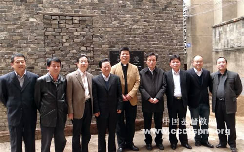 湖北省民宗委主任谭徽在一行到安陆市基督教福音堂调研