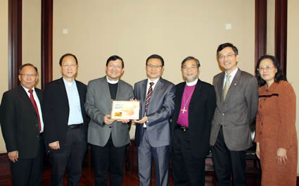 高峰牧师会见香港圣经公会董事会一行