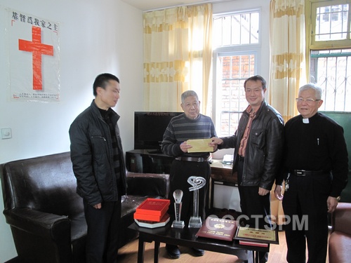 送关心、暖人心