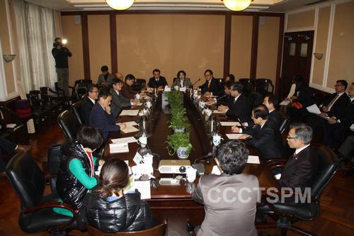 高峰会长接待韩国汝矣岛纯福音教会客人