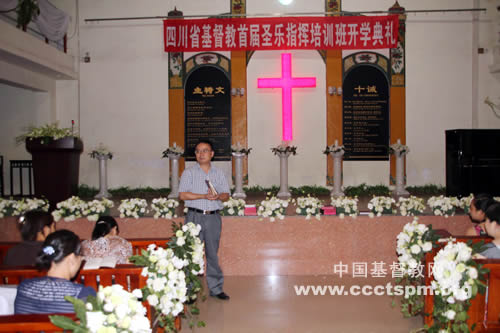 “用丝弦的乐器和箫的声音赞美他”