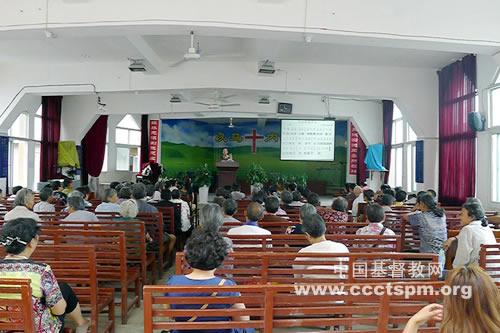 贵阳市二戈寨基督教会举办医保知识培训