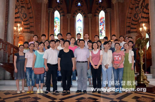 盛夏的收获——华东神学院毕业班同学参观基督教全国两会