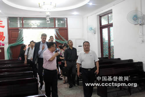 中欧人权对话代表团一行访问贵阳市基督教堂