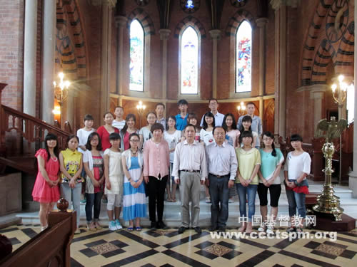 燕京神学院组织2013届毕业班开展爱国主义教育活动