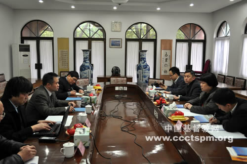 华东神学院接待国宗局调研