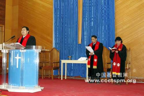 忘记背后，努力面前——山东神学院举行开学奉献礼