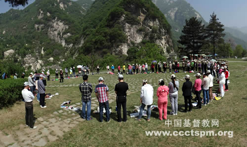 圣经学校开展爱国主义教育活动