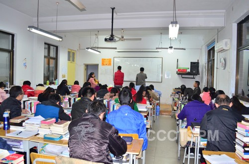 河南圣经专科学校举行班委选举事工